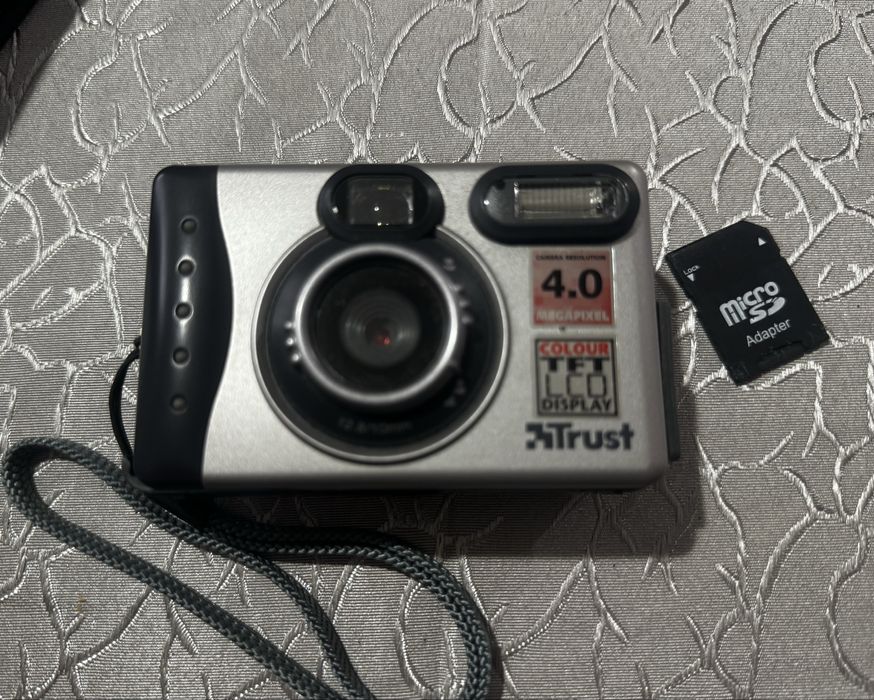 Ретро цифров фотоапарат