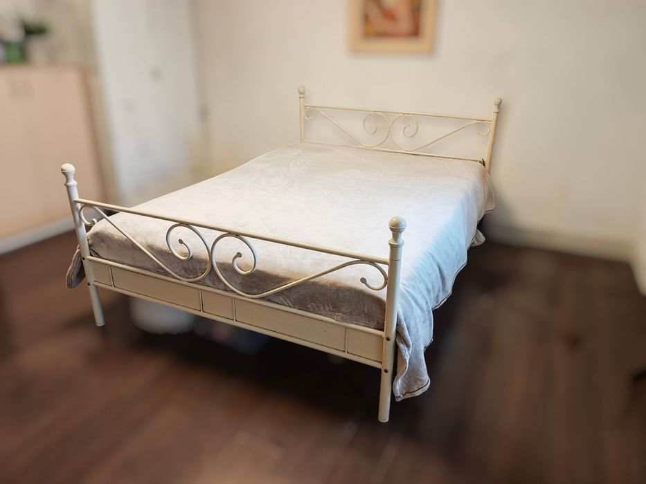 Метално винтидж легло