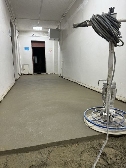 Идеально Ровный пол без трещин и перепадов.