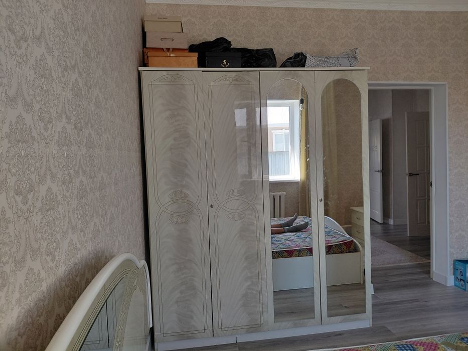 Продаётся Спальный гарнитур