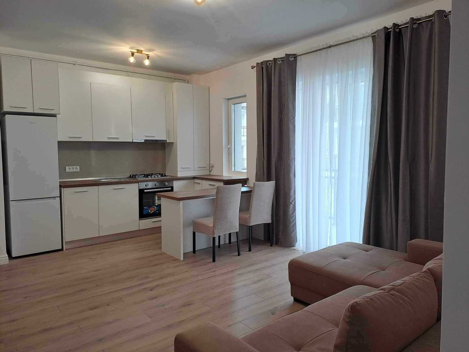 Inchiriez apartament