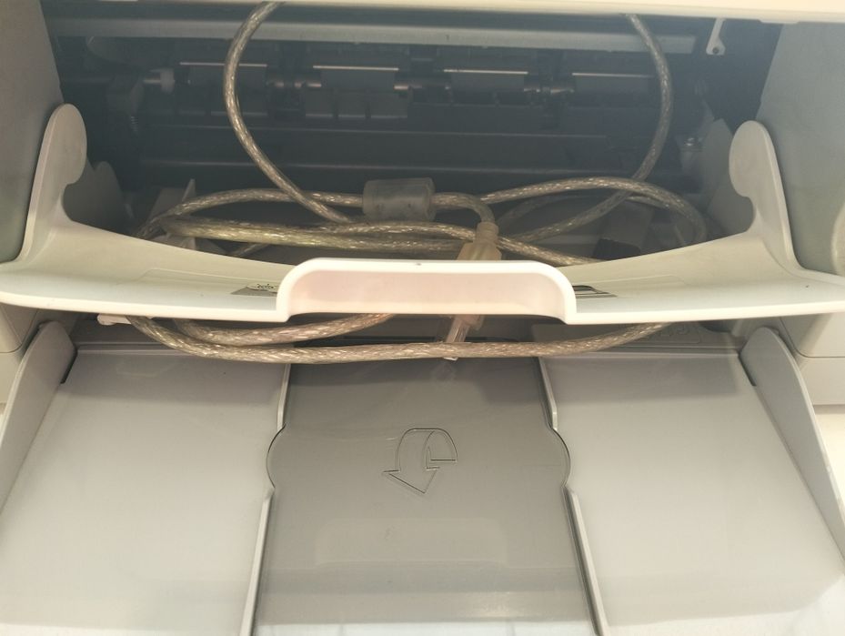 Продам струйный цветной принтер.