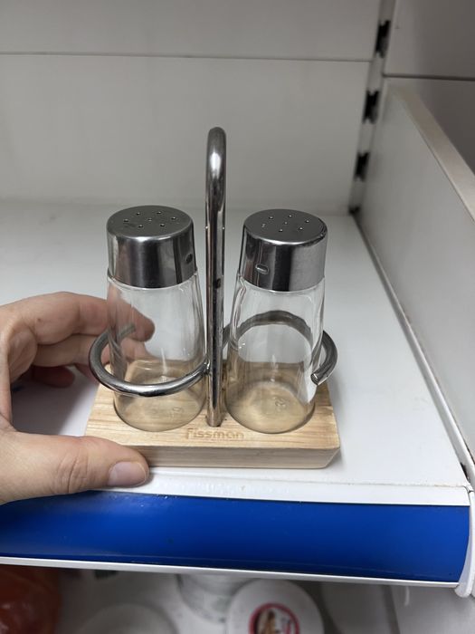 Посуда, подносы инвентарь для кафе