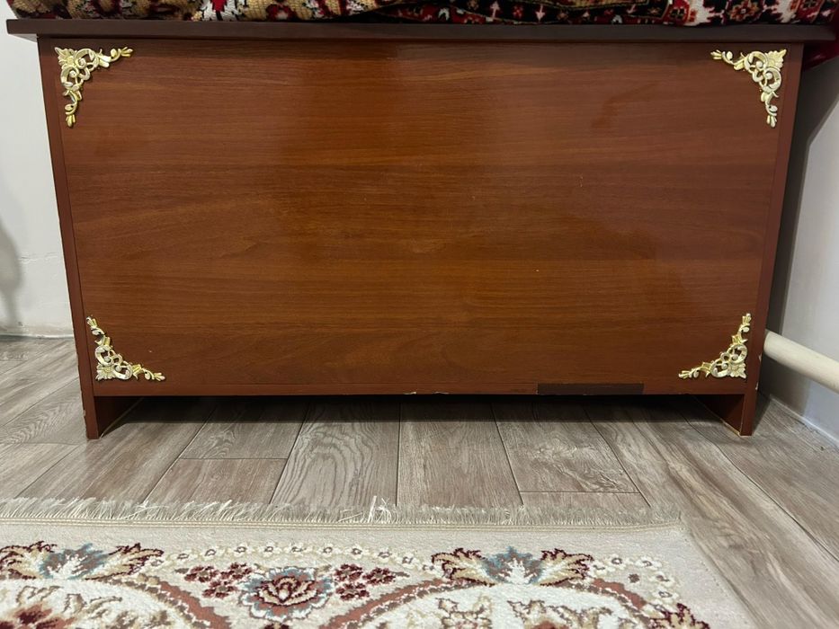 Продается шкаф с сундуком