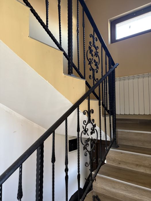 Метални парапети, огради, врати и решетки – ръчна изработка по поръчка