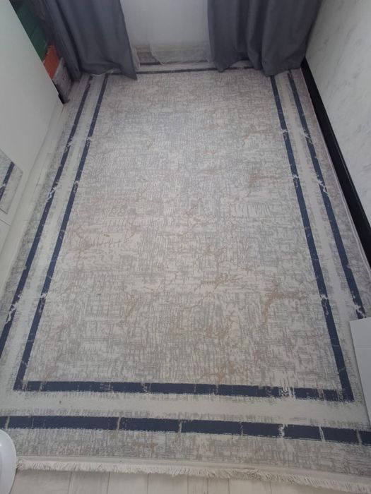 Ковёр 2/3 за 8000 тенге.