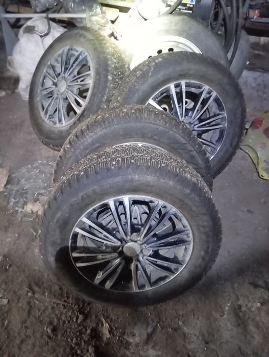 Продам колёса с зимней шипованной резиной, на R14