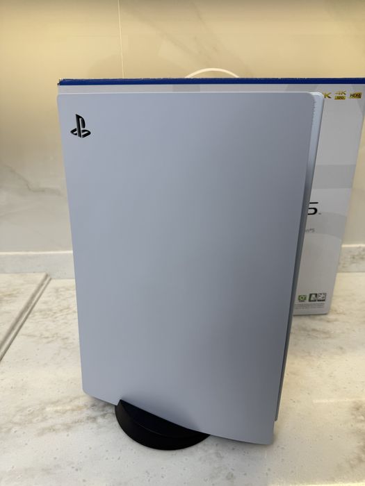 Продается Ps5 на 826 гб с джостиком в комплекте