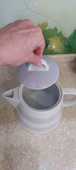 Продам 2 чайника