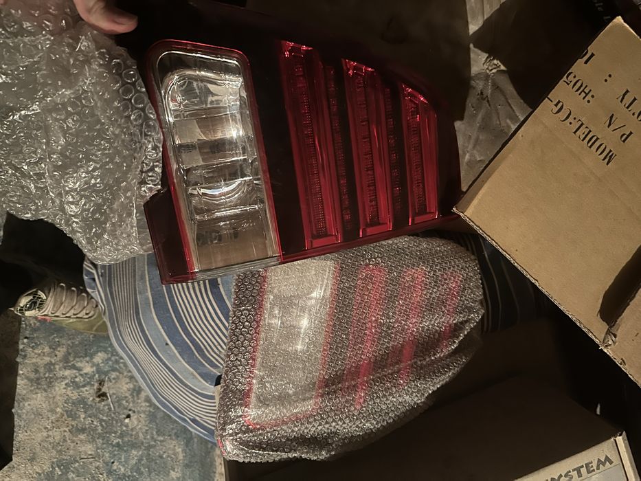 Продам фары на ленд крузер 100