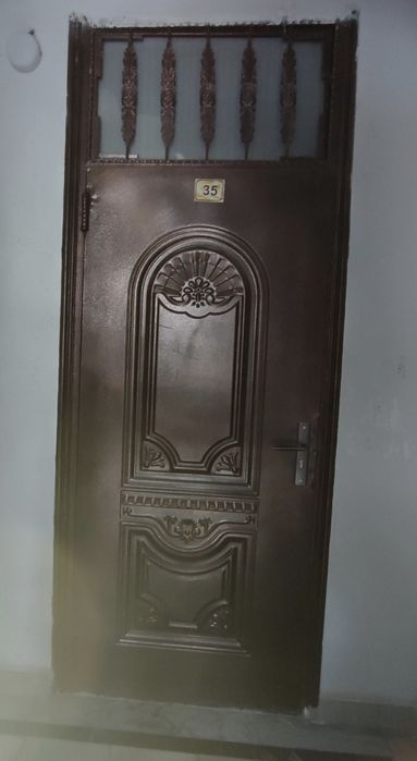 Temir eshik deyarli yangi