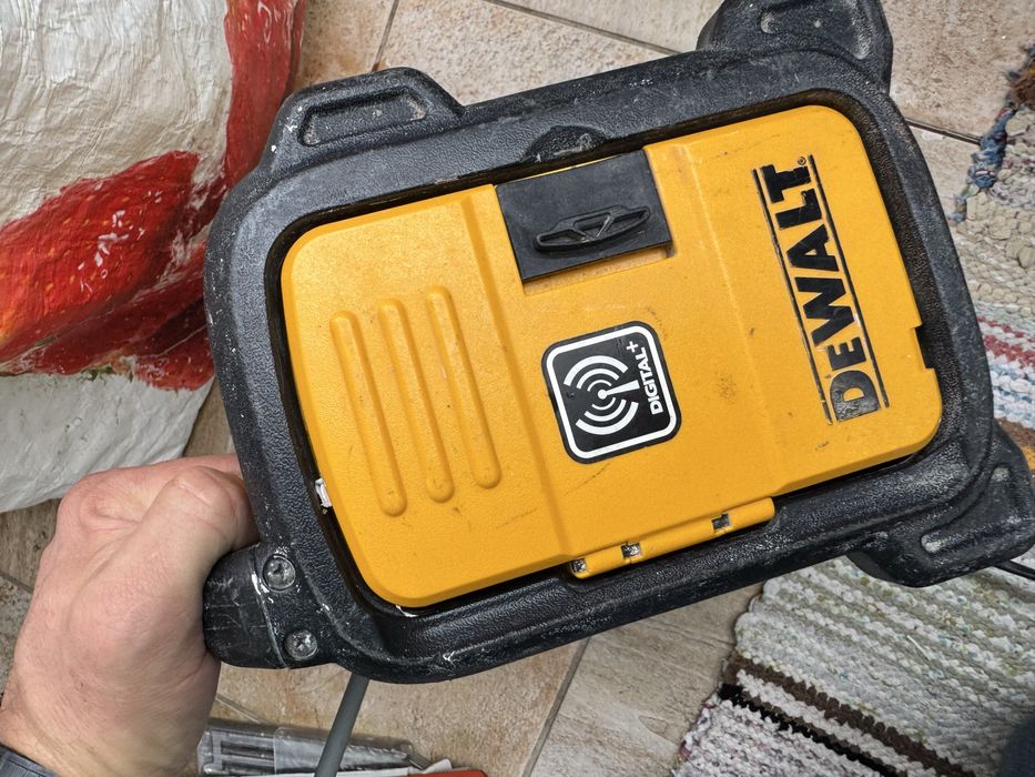 Radio dewalt sunet defect