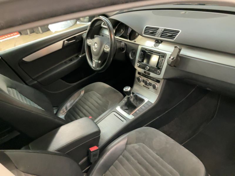 Volkswagen Passat 2.0 TDI Highline BlueMotion Tech 2012