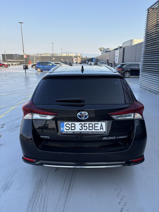 - Toyota Auris 1.8 Hybrid 2016