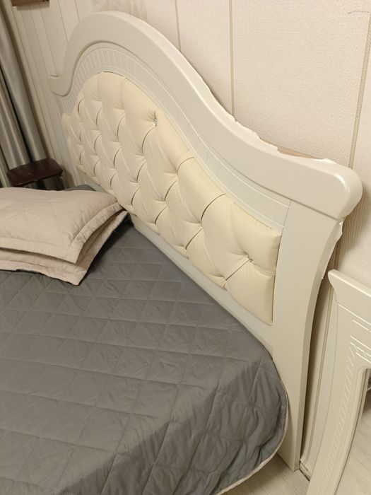 Спальное кровать