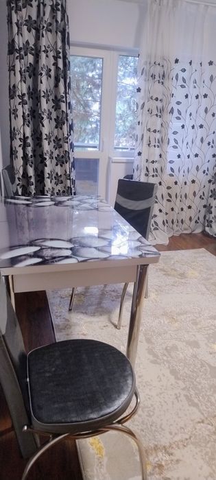 închiriez apartament