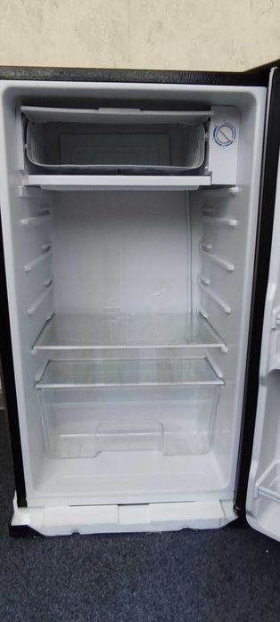 Холодильник Aiwa.