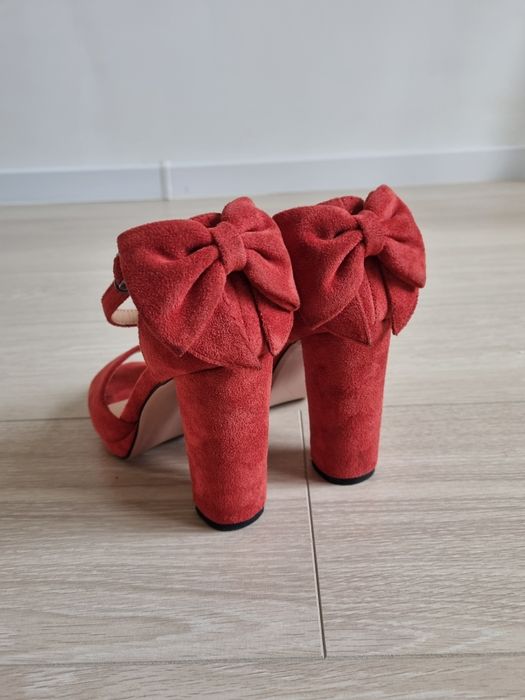 Продам босоножки