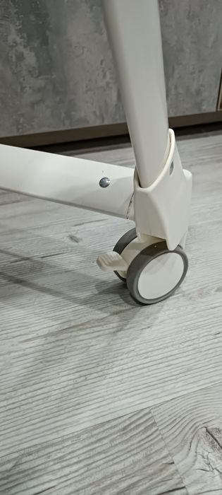 Продам стульчик happy baby berny v2