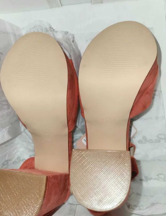 Дамски сандали на ток