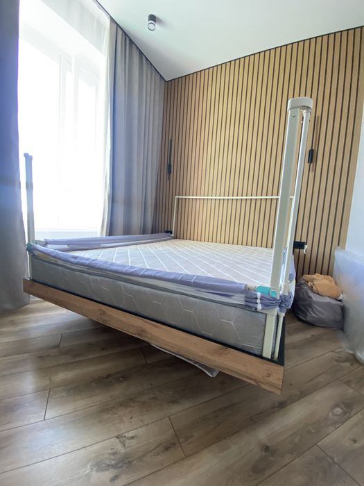Кровать парящая с матрасом