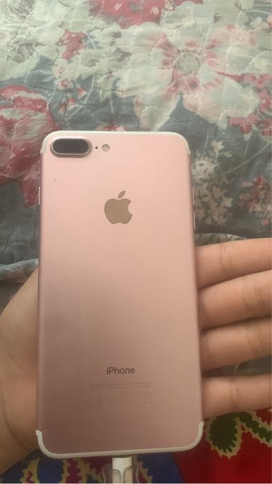 Iphone 7+.       .