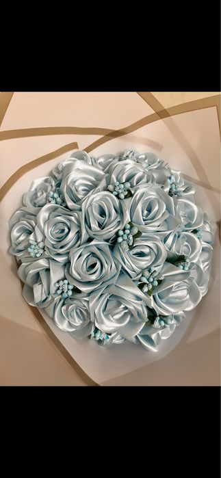 Розы из атласных лент