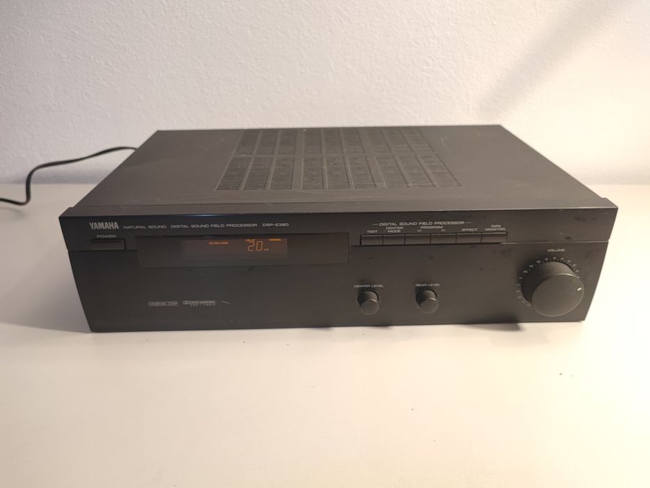 Amplificator Yamaha DSP E390 statie natural sound processor
