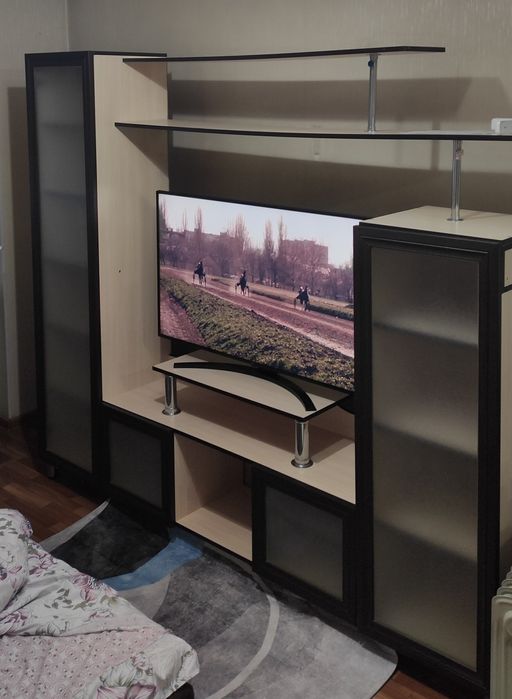 Продается стенка-горка-шкаф в зал/гостинную