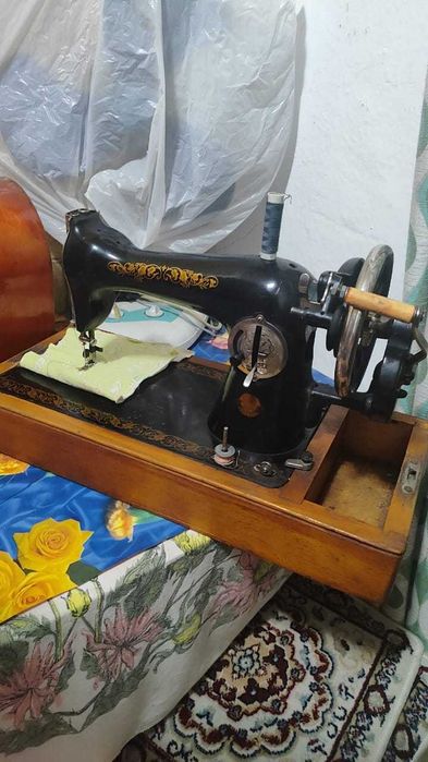 Ручная швейная машинка