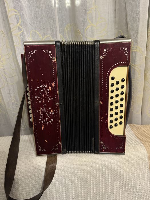 Гармонь рабочая (СССР), играет