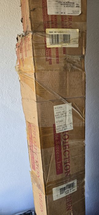 Videoproiector si ecran