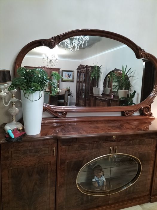 Витрина. Комод. Зеркало