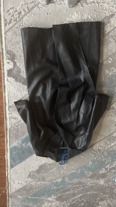 Кожный тренч черный