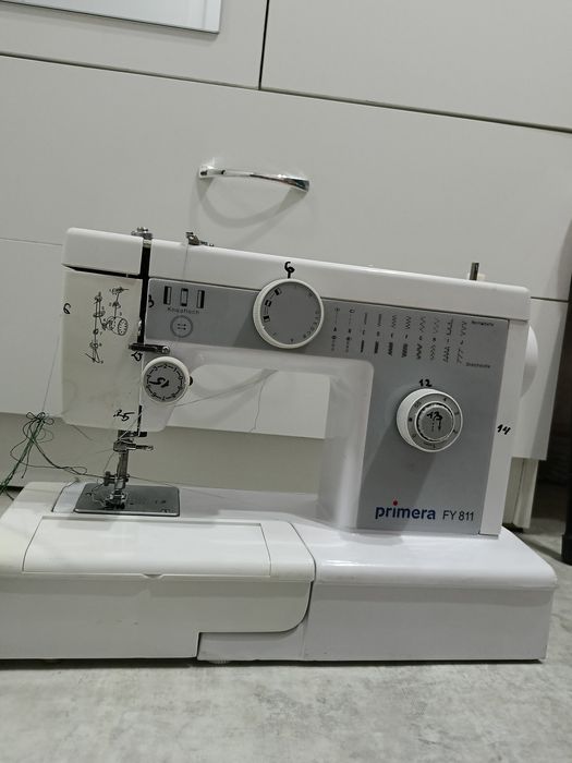 Продам швейную машинку