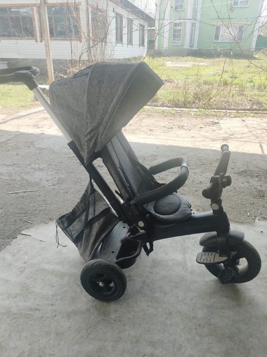 Детский трехколесный велосипед с ручкой