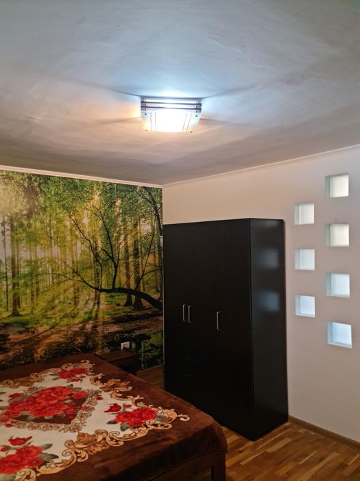 Închiriez apartament 3 camere, 90 mp, renovat – Mândrești, aproape de Focșani
