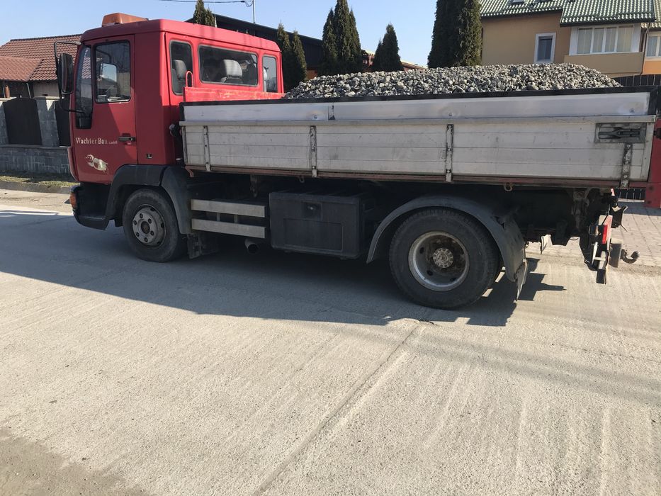 Transport basculabil sort moloz