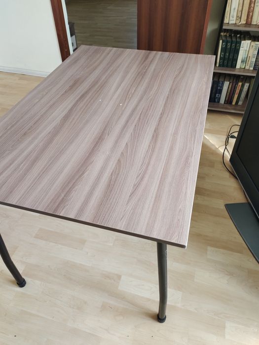 Продам стол 80 на 120