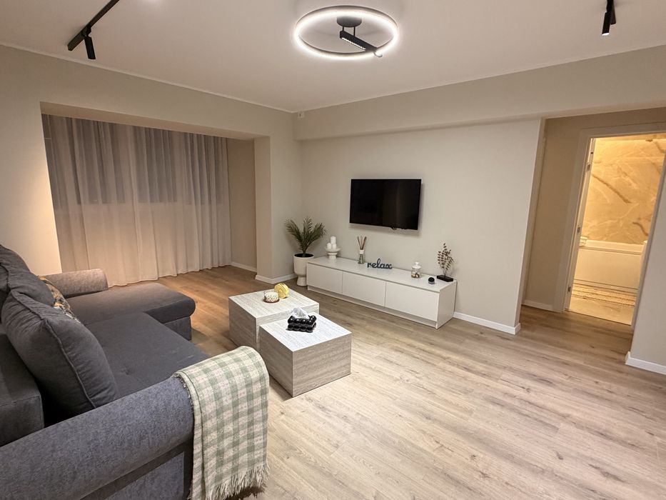 Inchiriez apartament 4 camere zona centrala in regim  hotelier sau termen lung