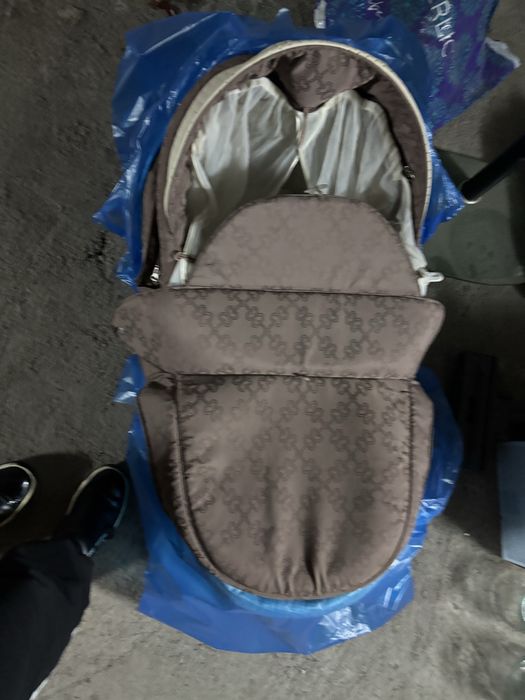 Детская коляска три в одном.