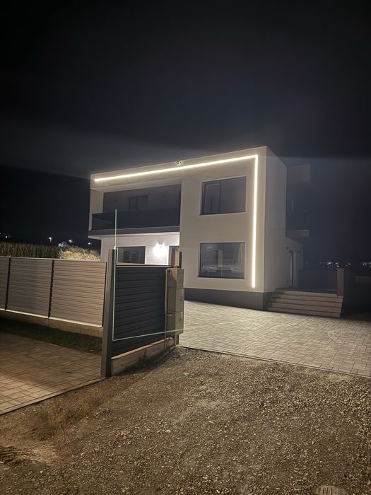 Case de vanzare in suceava pe 4 ari ,apa ,canal, gas ,curent, incluse in pret
