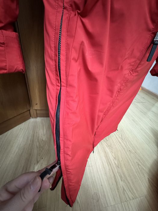 Продам женскую куртку S