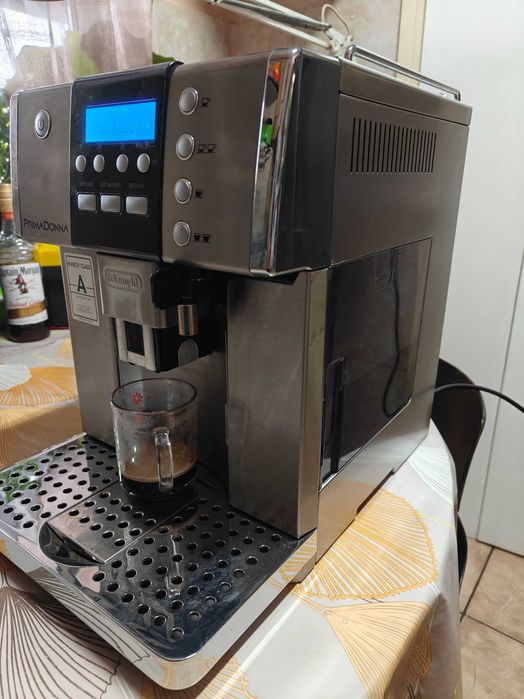 De vanzare Espressor automat De'Longhi PrimaDonna