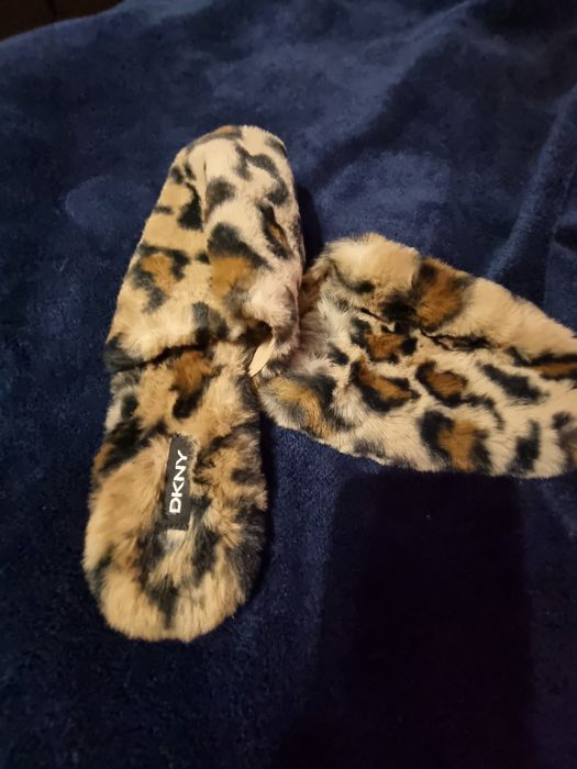 Уникални чехли DKNY