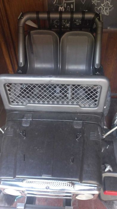 Masinuta electrica Peg Perego