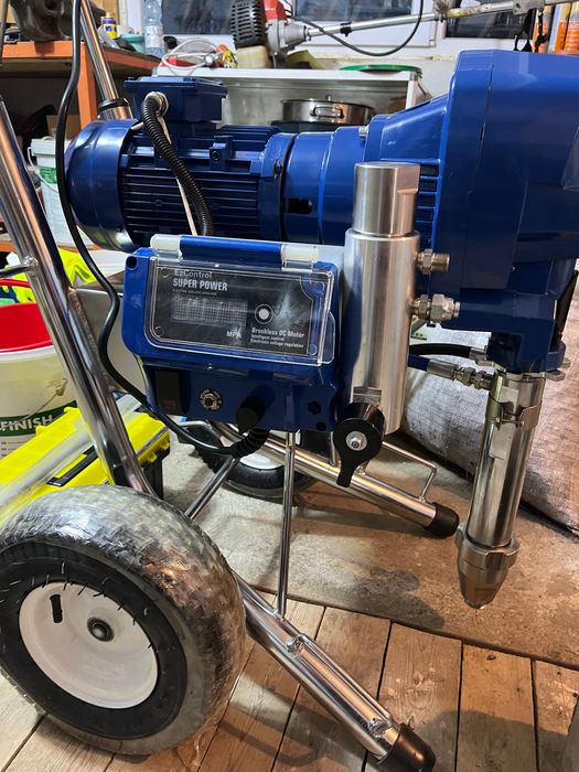 Машина за безвъздушно шпакловане и боядисване 10литра в минута