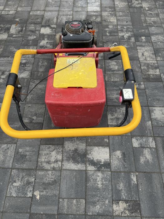 Masina tuns iarba benzina - Motor Briggs &Stratton