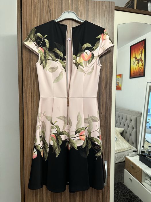 Оригинална рокля на Тед Бейкър