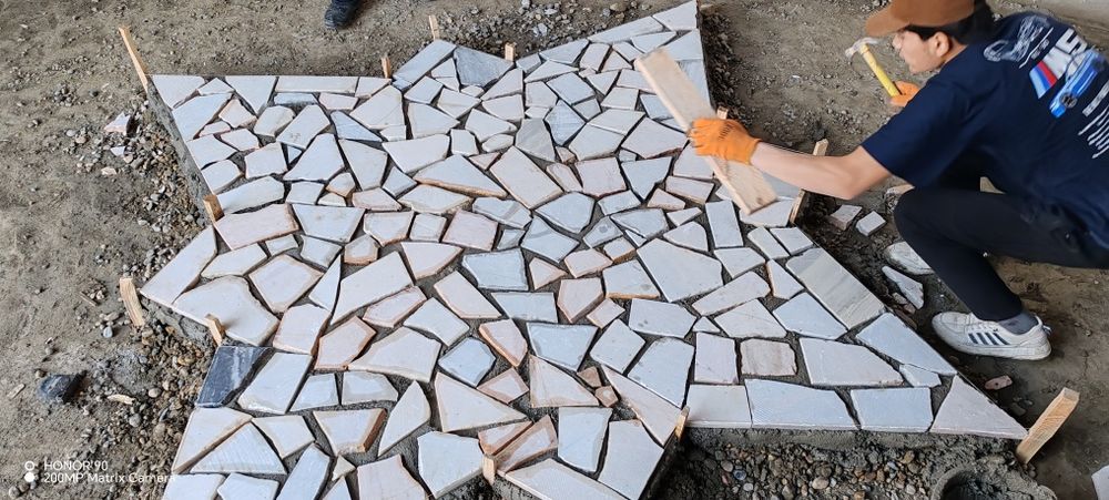 Tog toshlarni teramiz